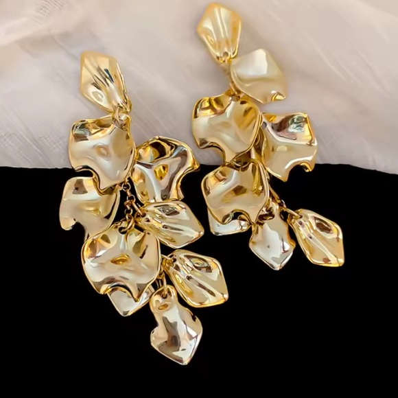 Zara unique Gold color Statement Earrings - Picture 3 of 5